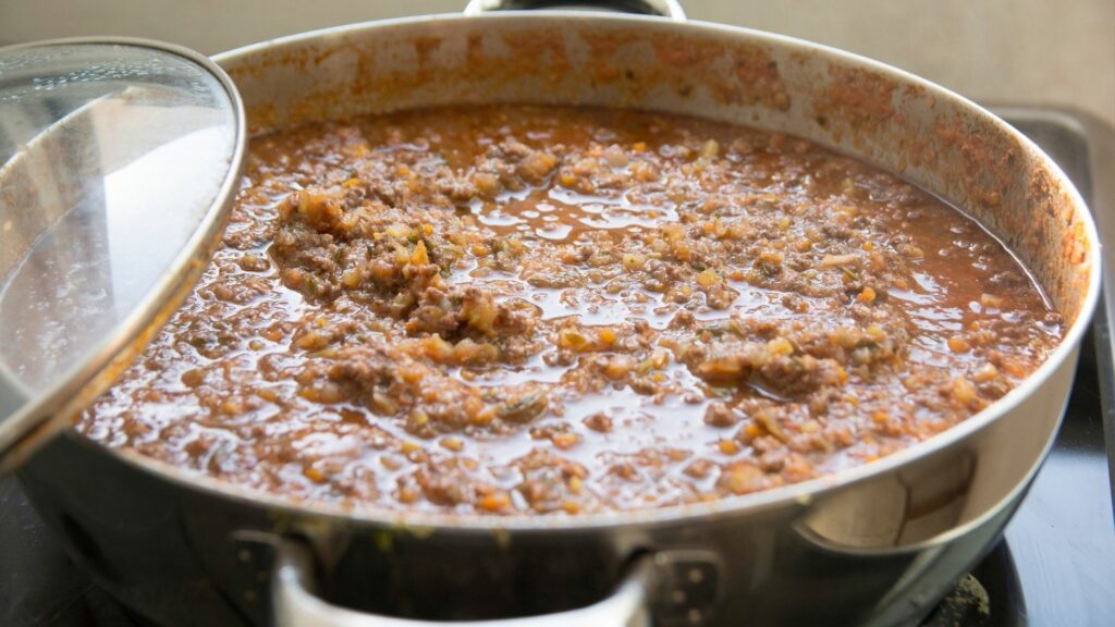 Simmering ragù
